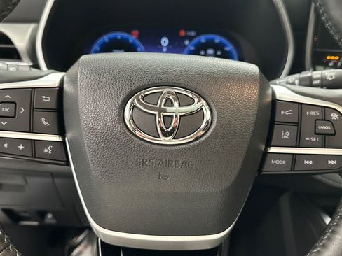 Used 2023 Toyota Highlander Platinum AWD/4WD image 14