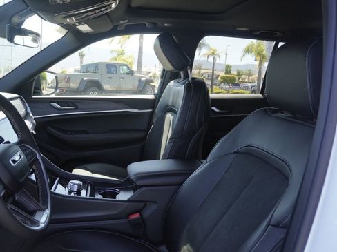 New 2026 Jeep Grand Cherokee Altitude image 18