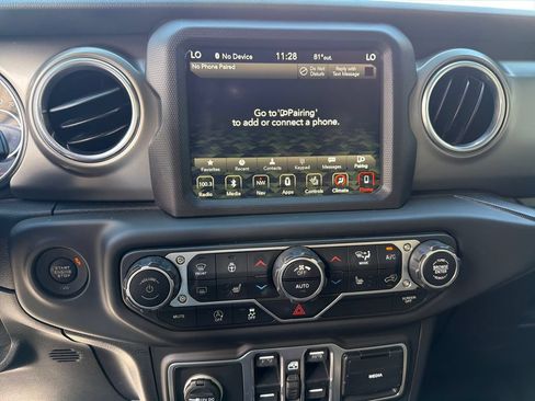 Used 2018 Jeep Wrangler Unlimited Rubicon AWD/4WD image 28