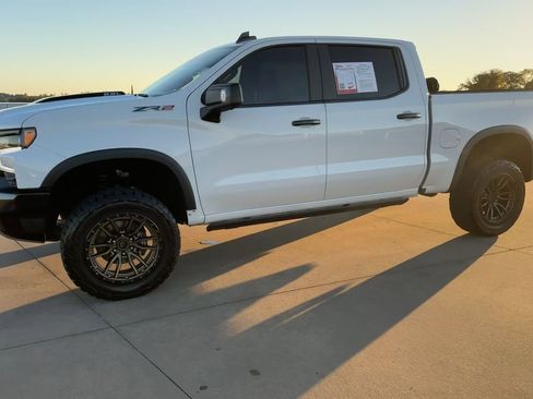 Used 2023 Chevrolet Silverado 1500 ZR2 image 5