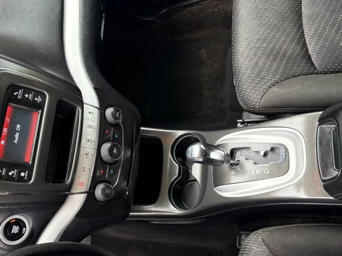 Used 2020 Dodge Journey SE FWD image 19
