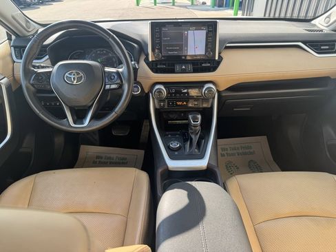 Used 2021 Toyota RAV4 Limited image 13