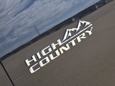 Used 2023 Chevrolet Traverse High Country FWD image 33