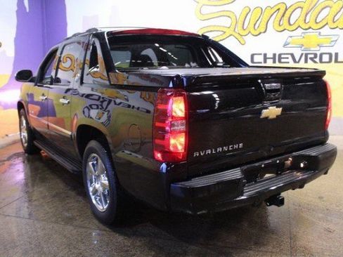 Used 2013 Chevrolet Avalanche LTZ image 6