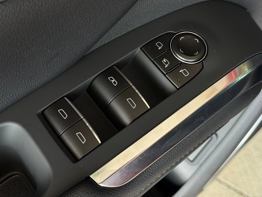 New 2026 Chevrolet Traverse High Country w/ LPO, Floor Liner Package FWD image 28