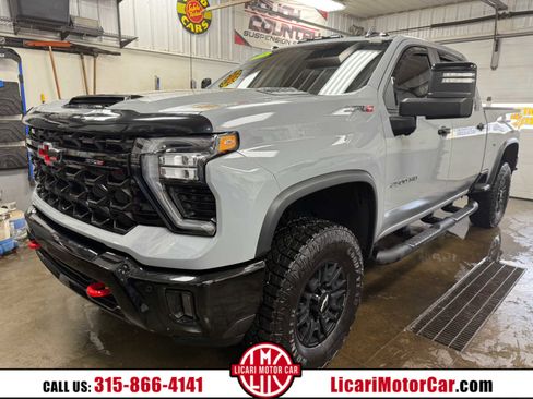 Used 2025 Chevrolet Silverado 2500 ZR2 w/ Technology Package image 1