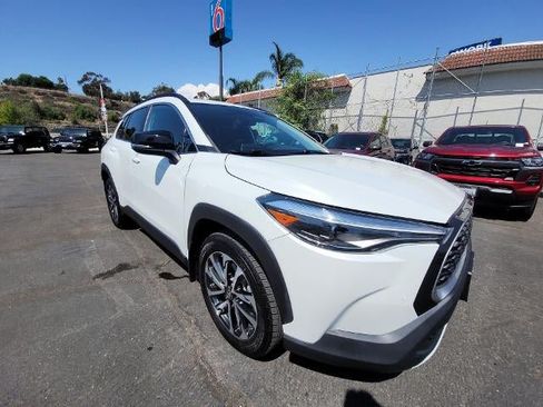 Used 2025 Toyota Corolla Cross XLE w/ Convenience Package AWD/4WD image 2