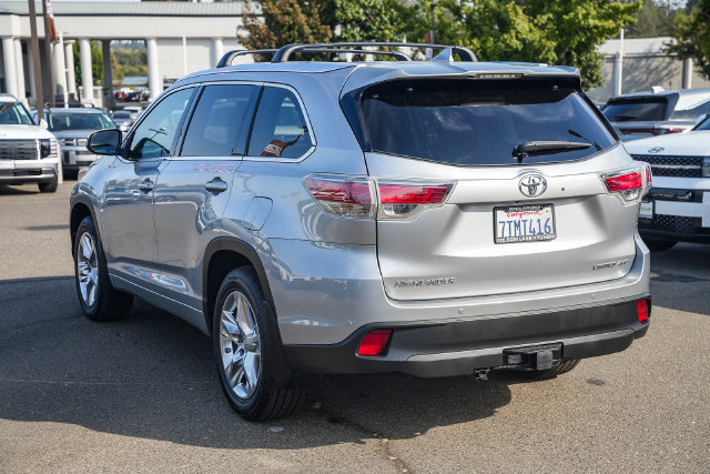 Used 2016 Toyota Highlander Limited AWD/4WD image 2