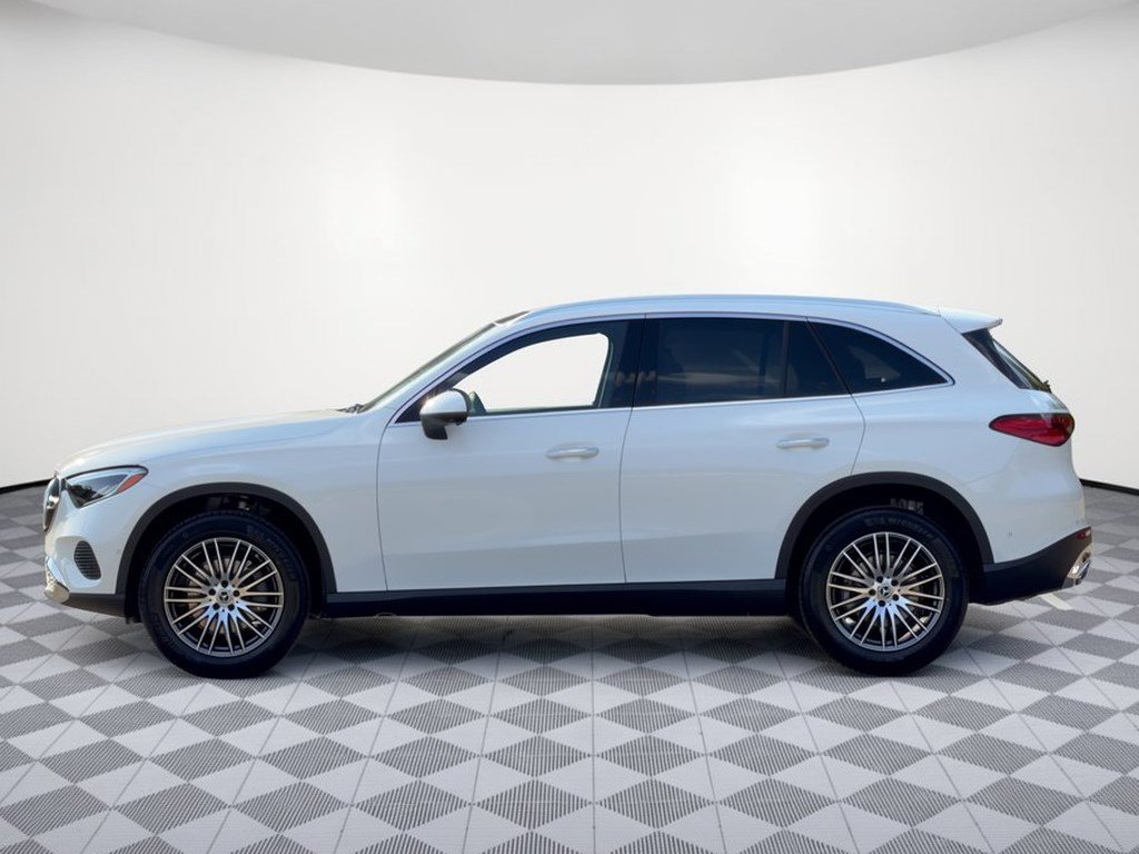 Used 2027 Mercedes-Benz GLC 300 image 2