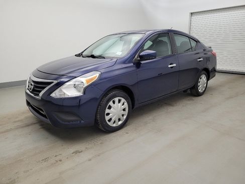 Used 2019 Nissan Versa SV image 2