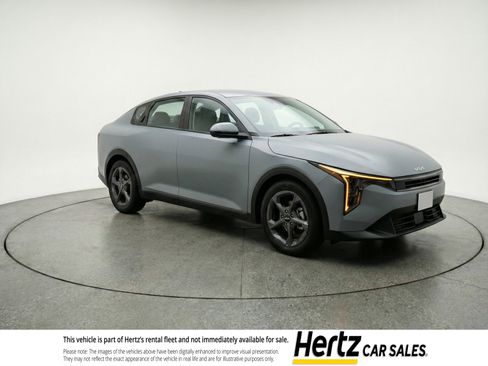 Used 2025 Kia K4 LXS image 1