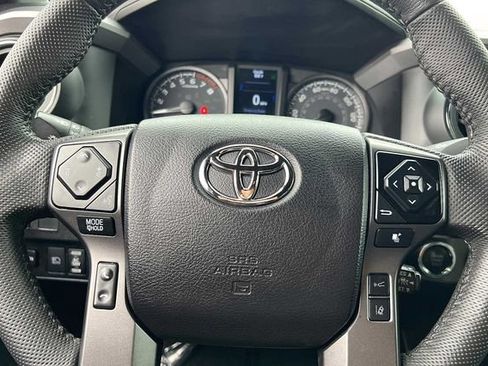 Used 2022 Toyota Tacoma TRD Off-Road w/ TRD Premium Off Road Package AWD/4WD image 32