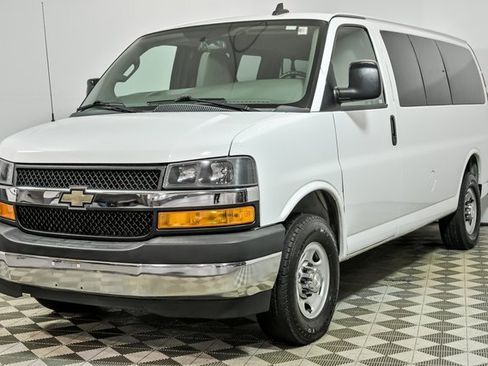 Used 2018 Chevrolet Express 3500 LT w/ LT Preferred Equipment Group image 4