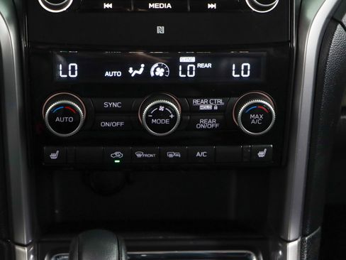 Used 2022 Subaru Ascent Limited AWD/4WD image 21