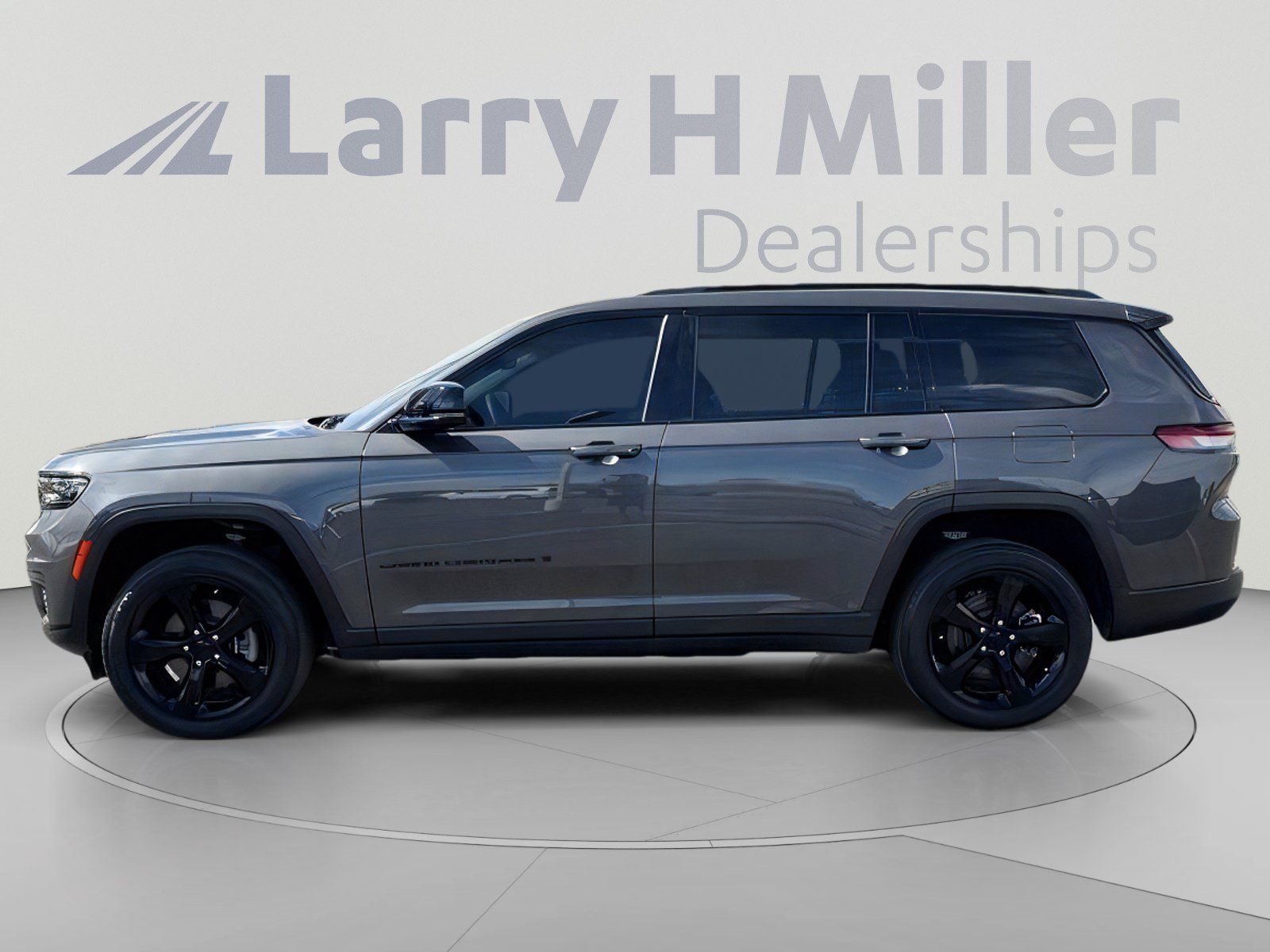 Used 2023 Jeep Grand Cherokee L Laredo AWD/4WD image 3