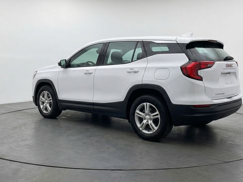 Used 2024 GMC Terrain SLE image 6