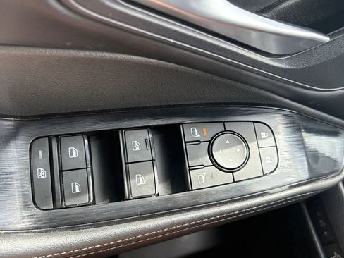 Used 2024 Nissan Rogue SV FWD image 14