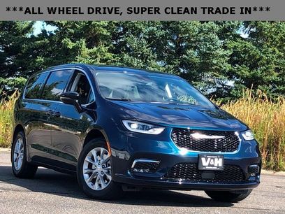 Used 2024 Chrysler Pacifica Touring-L