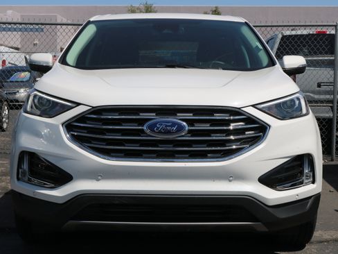 Certified 2024 Ford Edge Titanium image 3