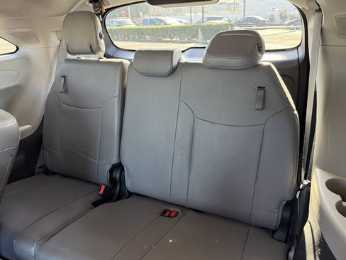 Certified 2024 Toyota Sienna Limited image 34