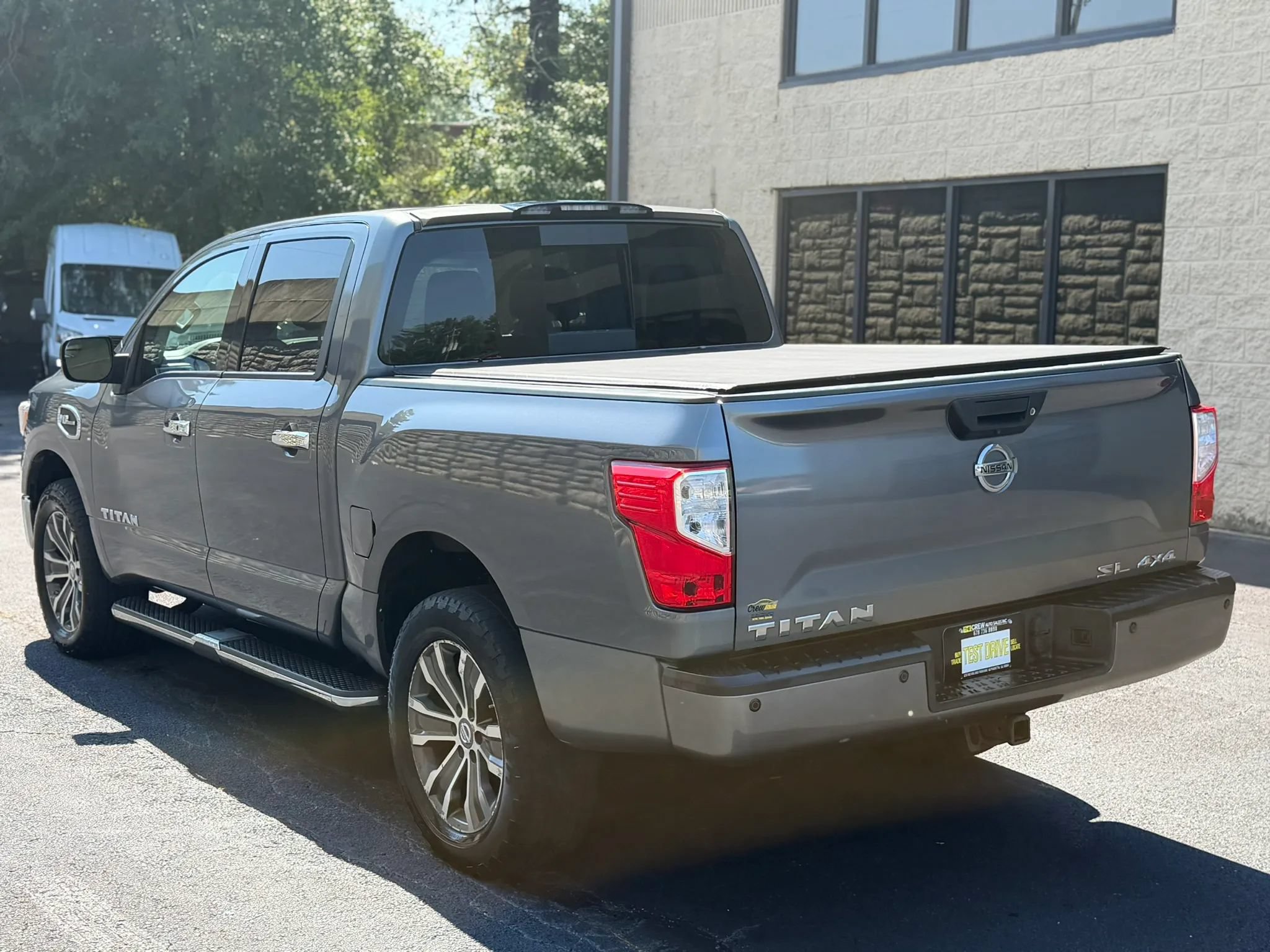 Used 2017 Nissan Titan SL AWD/4WD image 9