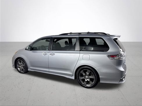 Used 2015 Toyota Sienna SE w/ SE Preferred Package FWD image 8