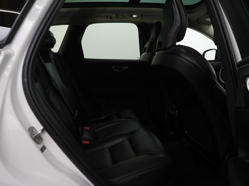 Used 2023 Volvo XC60 B6 Ultimate w/ Climate Package image 10