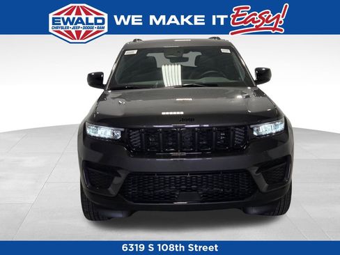 New 2025 Jeep Grand Cherokee Altitude image 11