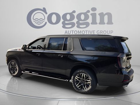 New 2026 Chevrolet Suburban Z71 w/ Z71 Off-Road Package AWD/4WD image 3