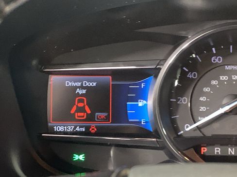 Used 2019 Ford Explorer XLT w/ Equipment Group 202A FWD image 23