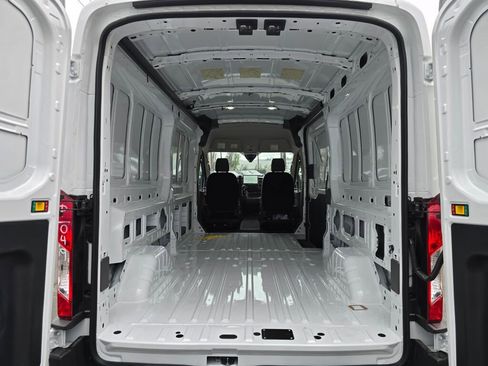 New 2026 Ford Transit 250 148 Medium Roof RWD image 12