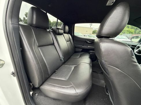 Used 2017 Toyota Tacoma SR AWD/4WD image 32