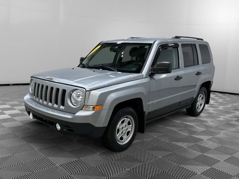 Used 2016 Jeep Patriot Sport image 1