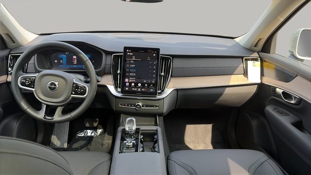 Certified 2026 Volvo XC90 B6 Plus AWD/4WD image 15