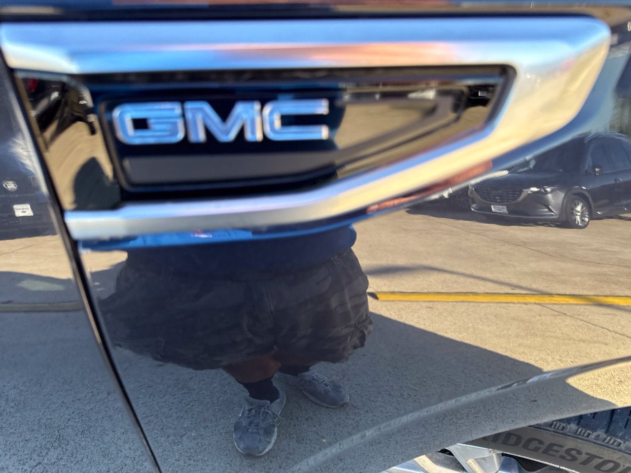 Used 2024 GMC Yukon Denali w/ Advanced Technology Package AWD/4WD image 17