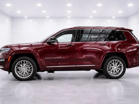 Used 2023 Jeep Grand Cherokee Summit w/ Adv Protech Group IV AWD/4WD image 2