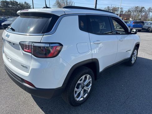 Used 2025 Jeep Compass Latitude w/ Sun & Sound Group image 3