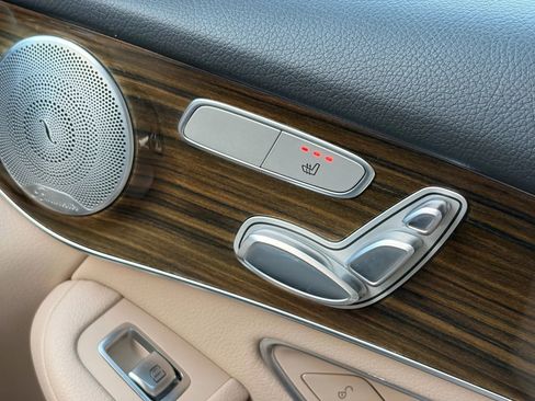 Used 2019 Mercedes-Benz GLC 300 4MATIC image 24