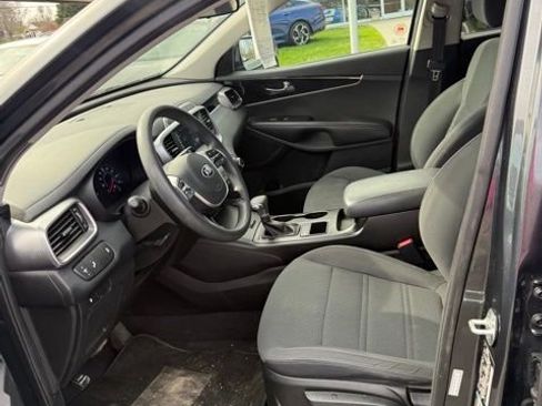 Used 2020 Kia Sorento LX image 7