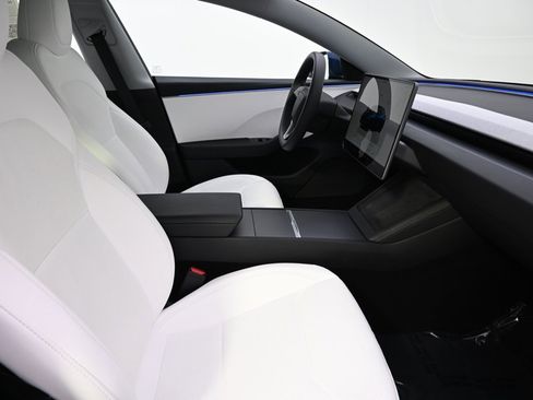 Used 2025 Tesla Model 3 Long Range image 16