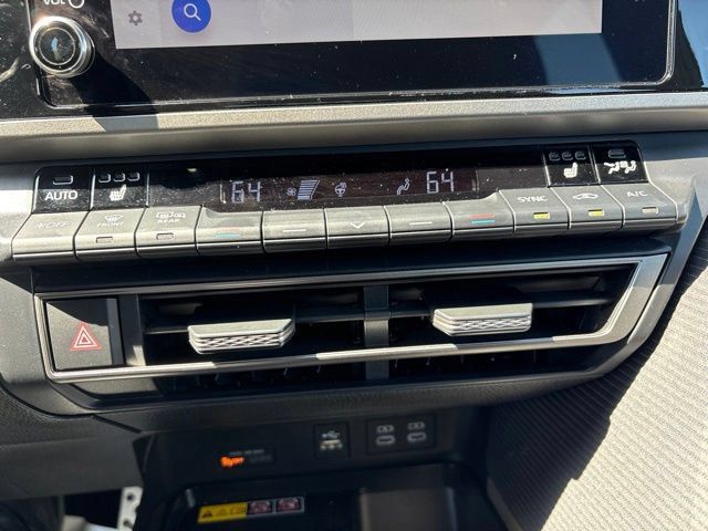 Used 2026 Toyota Camry SE w/ Convenience Package FWD image 18