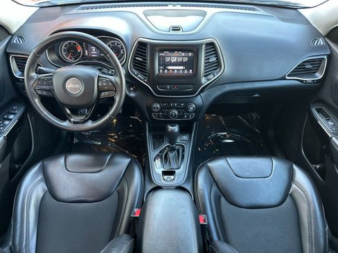 Used 2019 Jeep Cherokee Latitude Plus FWD image 17