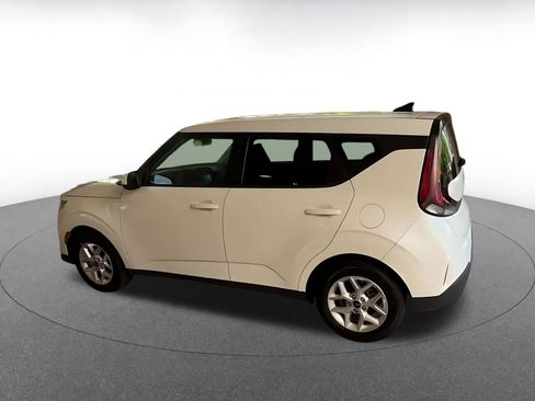 Used 2025 Kia Soul LX w/ LX Technology Package FWD image 10