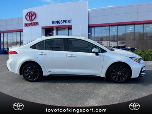 Used 2024 Toyota Corolla SE w/ SE Package image 6