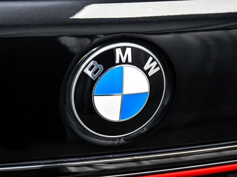 Used 2022 BMW 740i xDrive w/ M Sport Package AWD/4WD image 96