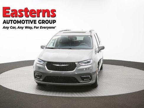 Used 2022 Chrysler Pacifica Limited image 51