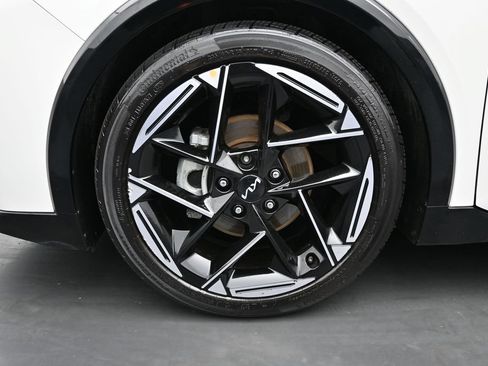 Used 2025 Kia K4 GT-Line w/ GT-Line Premium Package FWD image 2