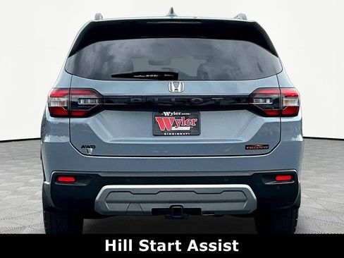 Used 2024 Honda Pilot TrailSport image 5