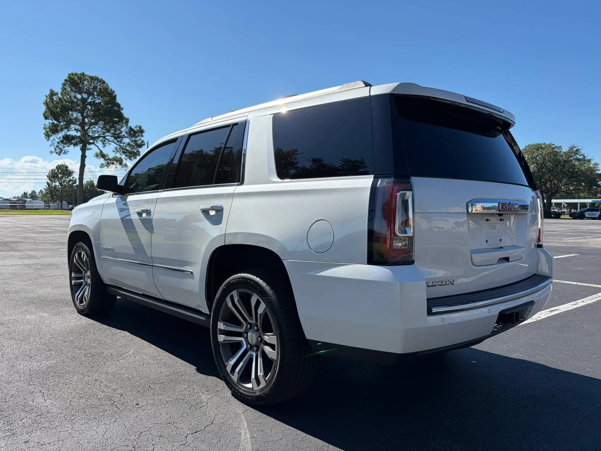 Used 2019 GMC Yukon Denali w/ Denali Ultimate Package RWD image 5
