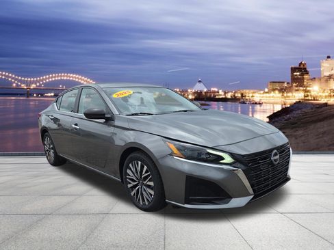 Used 2025 Nissan Altima 2.5 SV FWD image 4